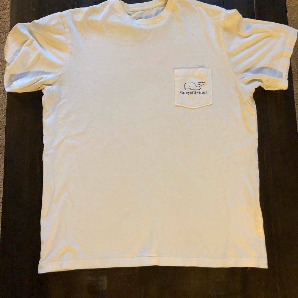 Vineyard vines t shirt